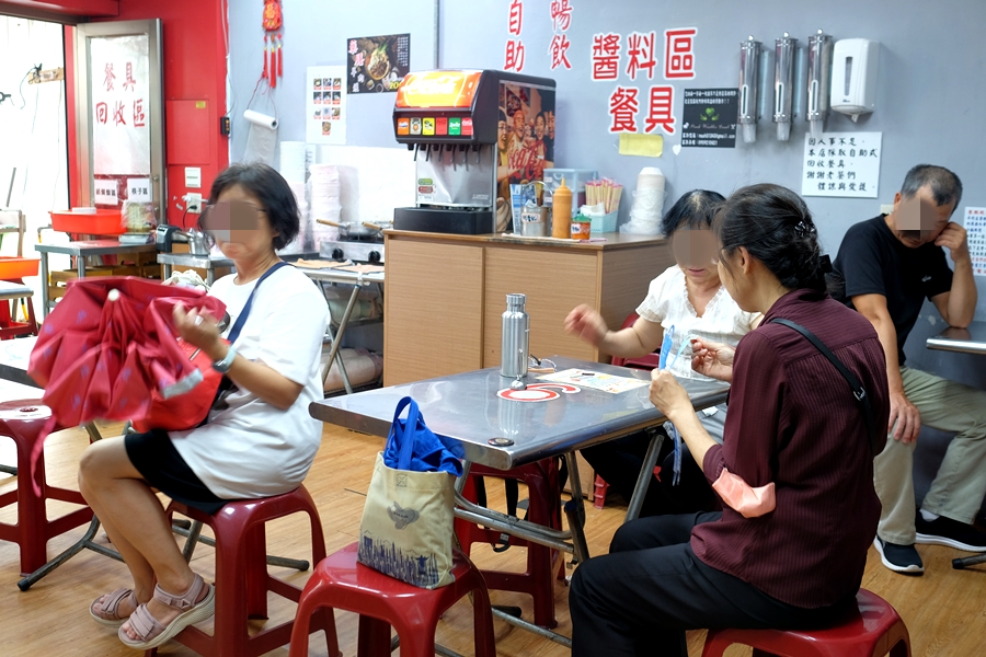 桃鶯炒羊肉。深夜想吃炒羊肉？桃園這家只要百元，飲料無限暢飲，CP值高到誇張！ @蹦啾&hearts;謝蘿莉 La vie heureuse