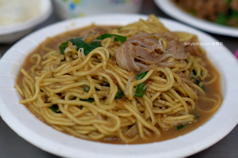 桃鶯炒羊肉。深夜想吃炒羊肉？桃園這家只要百元，飲料無限暢飲，CP值高到誇張！ @蹦啾&hearts;謝蘿莉 La vie heureuse
