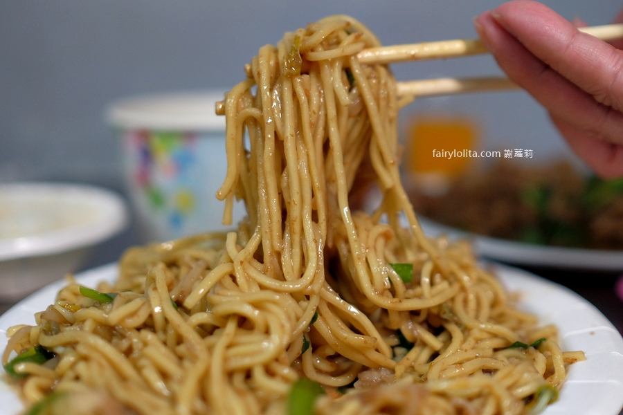 桃鶯炒羊肉。深夜想吃炒羊肉？桃園這家只要百元，飲料無限暢飲，CP值高到誇張！ @蹦啾&hearts;謝蘿莉 La vie heureuse