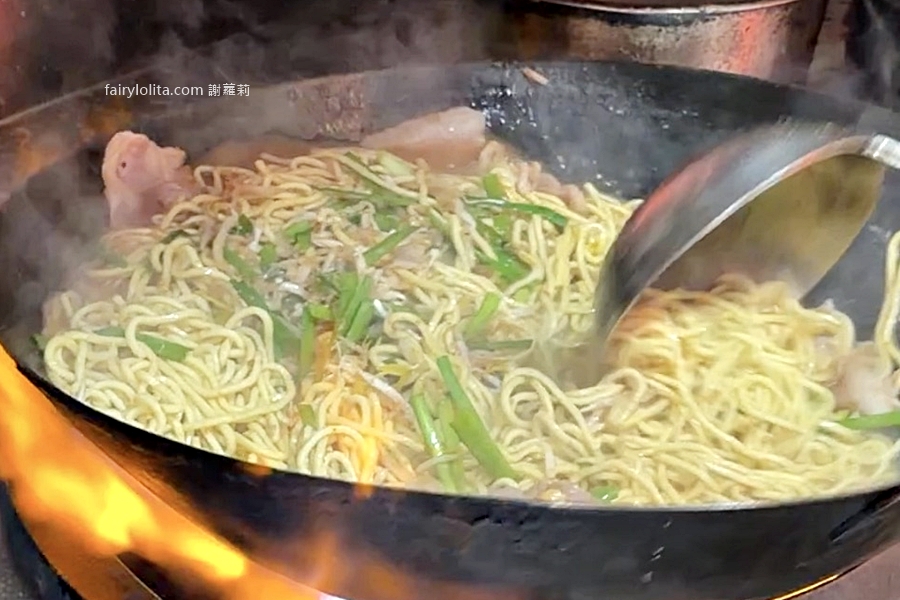 桃鶯炒羊肉。深夜想吃炒羊肉？桃園這家只要百元，飲料無限暢飲，CP值高到誇張！ @蹦啾&hearts;謝蘿莉 La vie heureuse