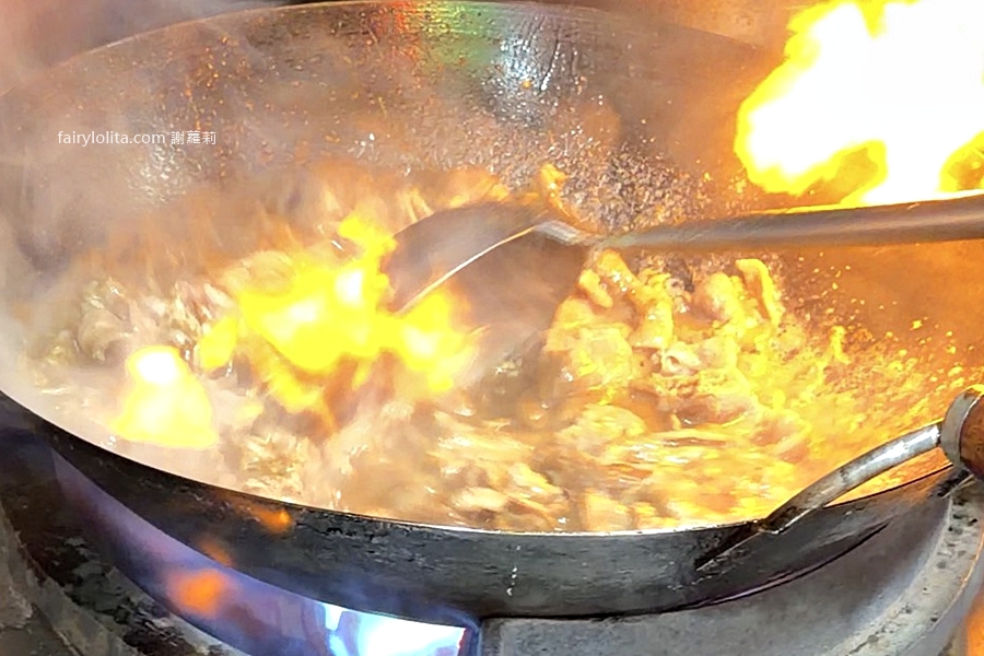 桃鶯炒羊肉。深夜想吃炒羊肉？桃園這家只要百元，飲料無限暢飲，CP值高到誇張！ @蹦啾&hearts;謝蘿莉 La vie heureuse