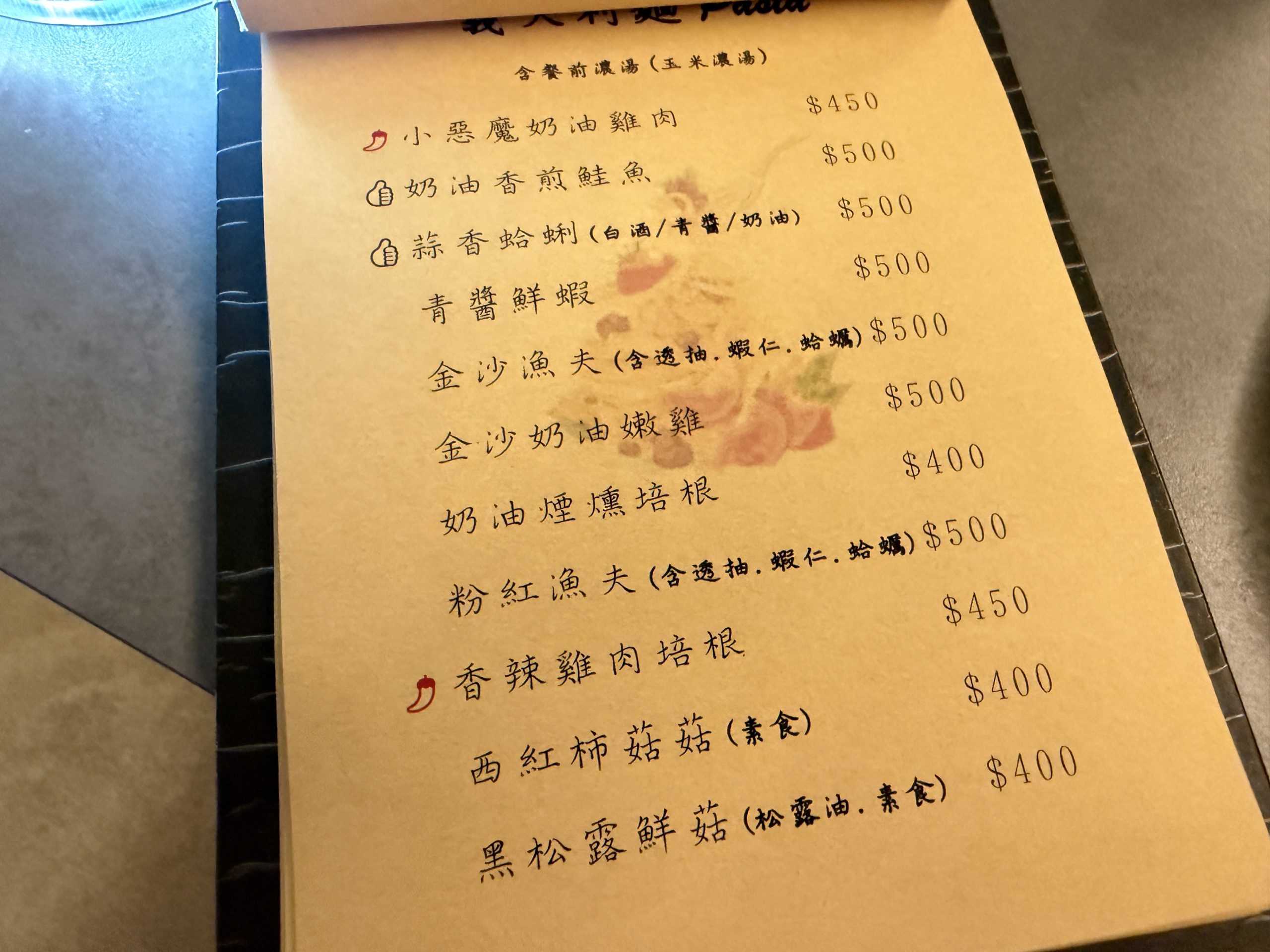 見山景觀咖啡廳餐。北台灣最美夜景秘境！龍潭峇厘島風景點，夜晚還能遠眺101！ @蹦啾&hearts;謝蘿莉 La vie heureuse