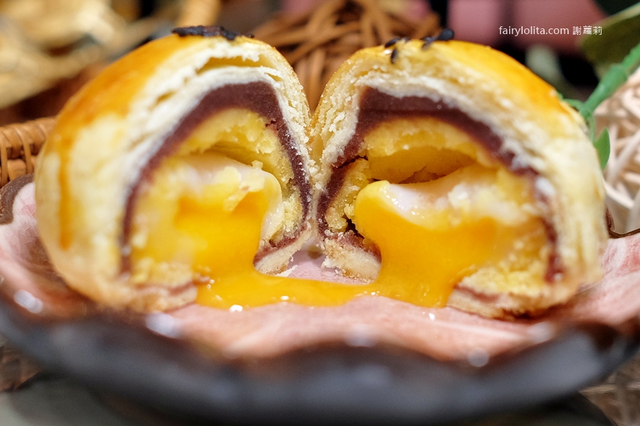 新珍香。2026蛋黃酥必吃名單|板橋百年餅舖冠軍蛋黃酥+杜拜巧克力蛋黃酥開箱! @蹦啾♥謝蘿莉 La vie heureuse 新珍香。2026蛋黃酥必吃名單|板橋百年餅舖冠軍蛋黃酥+杜拜巧克力蛋黃酥開箱! @蹦啾♥謝蘿莉 La vie heureuse