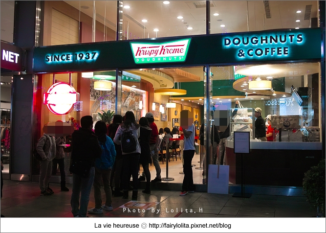 台北甜點 | krispy kreme doughnuts。讓人瘋狂的美國夢幻甜甜圈登台，好好吃呀！(市政府站) @蹦啾♥謝蘿莉 La vie heureuse