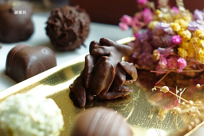 宜蘭甜點 | Cacao D&#8217;or 可可德歐。(台北大葉高島屋櫃位)bonbons巧克力也有隱藏版，結合宜蘭在地食材，可可香氣濃到化不開！(芝山站) @蹦啾♥謝蘿莉 La vie heureuse