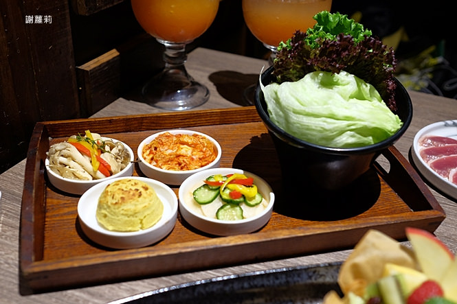 台中燒肉 | 燒肉同話(台中麗寶店)。期間限定「女子燒肉」，濃濃工業風的復古氛圍，吃巧吃飽、超高CP值燒肉推薦！ @蹦啾♥謝蘿莉 La vie heureuse