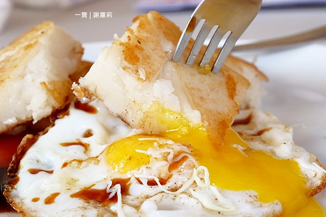 《蘆洲♥食記》一寶。這家早餐很不一樣，吃刈包也可以很文青，為中式傳統注入一股迷人的清新風格！(蘆洲站) @蹦啾♥謝蘿莉 La vie heureuse