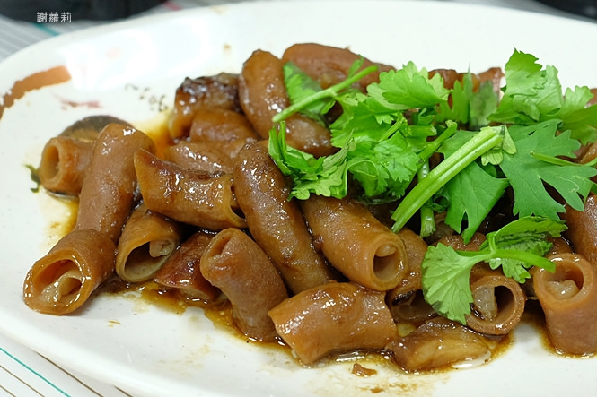 三重美食 | 蒜の肉羹(蒜の肉焿)。新開幕 小資價格超高CP值，主打肉焿，激推乾粿仔真是超級無敵好吃！(三重國小站) @蹦啾♥謝蘿莉 La vie heureuse