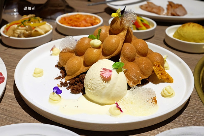 台中燒肉 | 燒肉同話(台中麗寶店)。期間限定「女子燒肉」，濃濃工業風的復古氛圍，吃巧吃飽、超高CP值燒肉推薦！ @蹦啾♥謝蘿莉 La vie heureuse