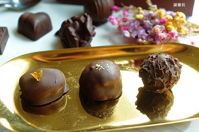 宜蘭甜點 | Cacao D&#8217;or 可可德歐。(台北大葉高島屋櫃位)bonbons巧克力也有隱藏版，結合宜蘭在地食材，可可香氣濃到化不開！(芝山站) @蹦啾♥謝蘿莉 La vie heureuse
